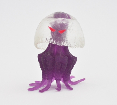 Медуза-корнерот,(меняет цвет в зависимости от температуры)      
